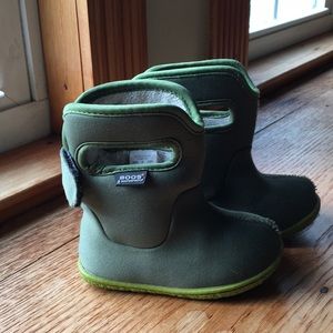 Bogs size 5 toddler boots
